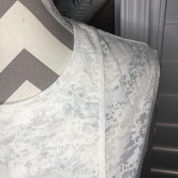 Trouve White Tank Top - Picture 3 of 6